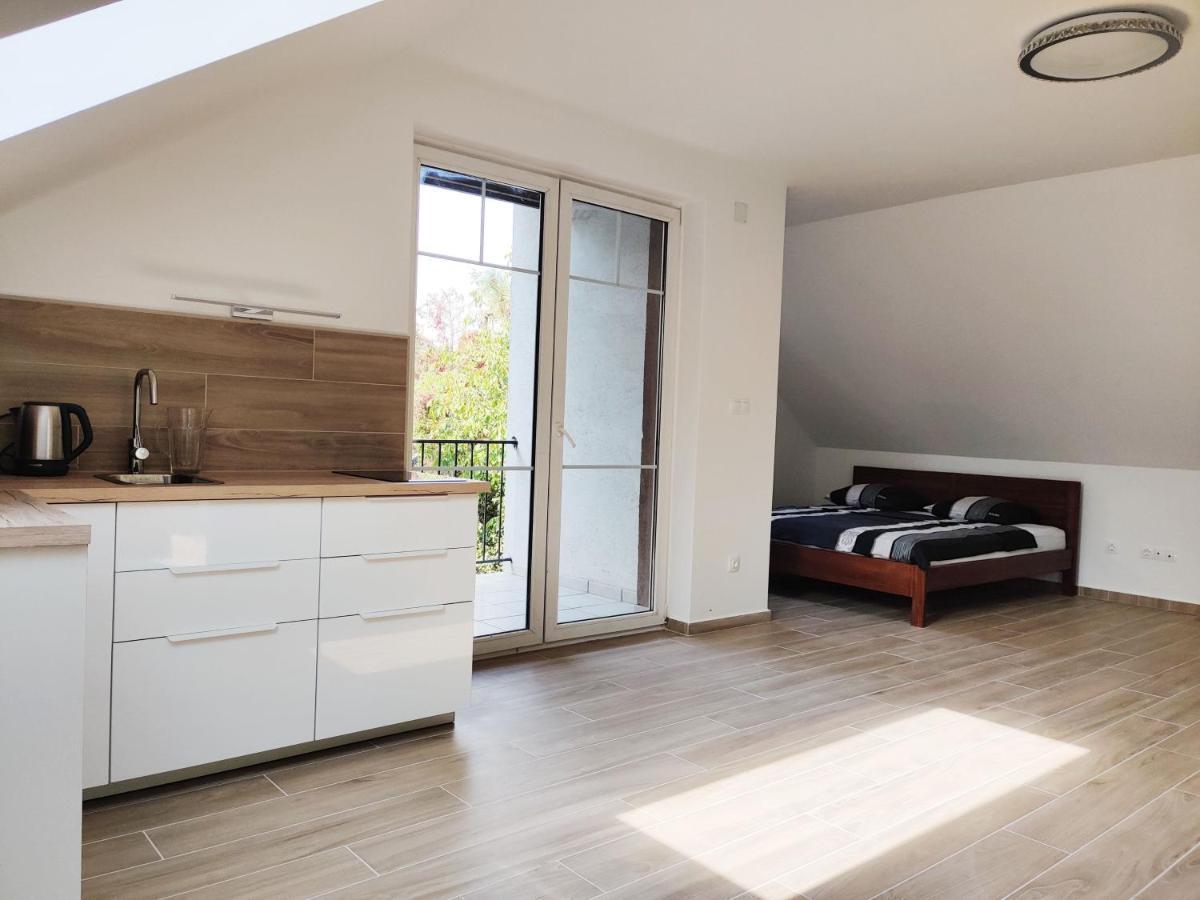 Dali Apartment سنتيندري المظهر الخارجي الصورة