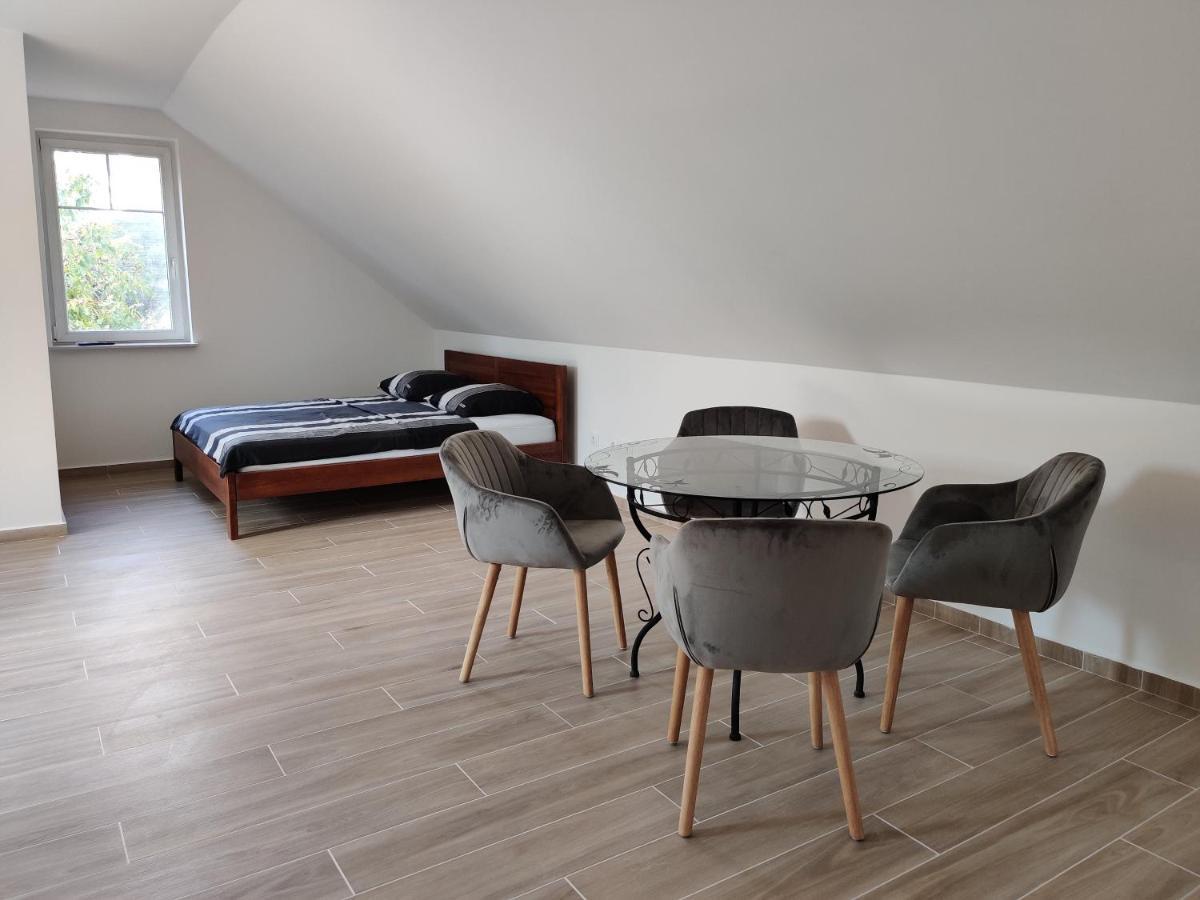 Dali Apartment سنتيندري المظهر الخارجي الصورة