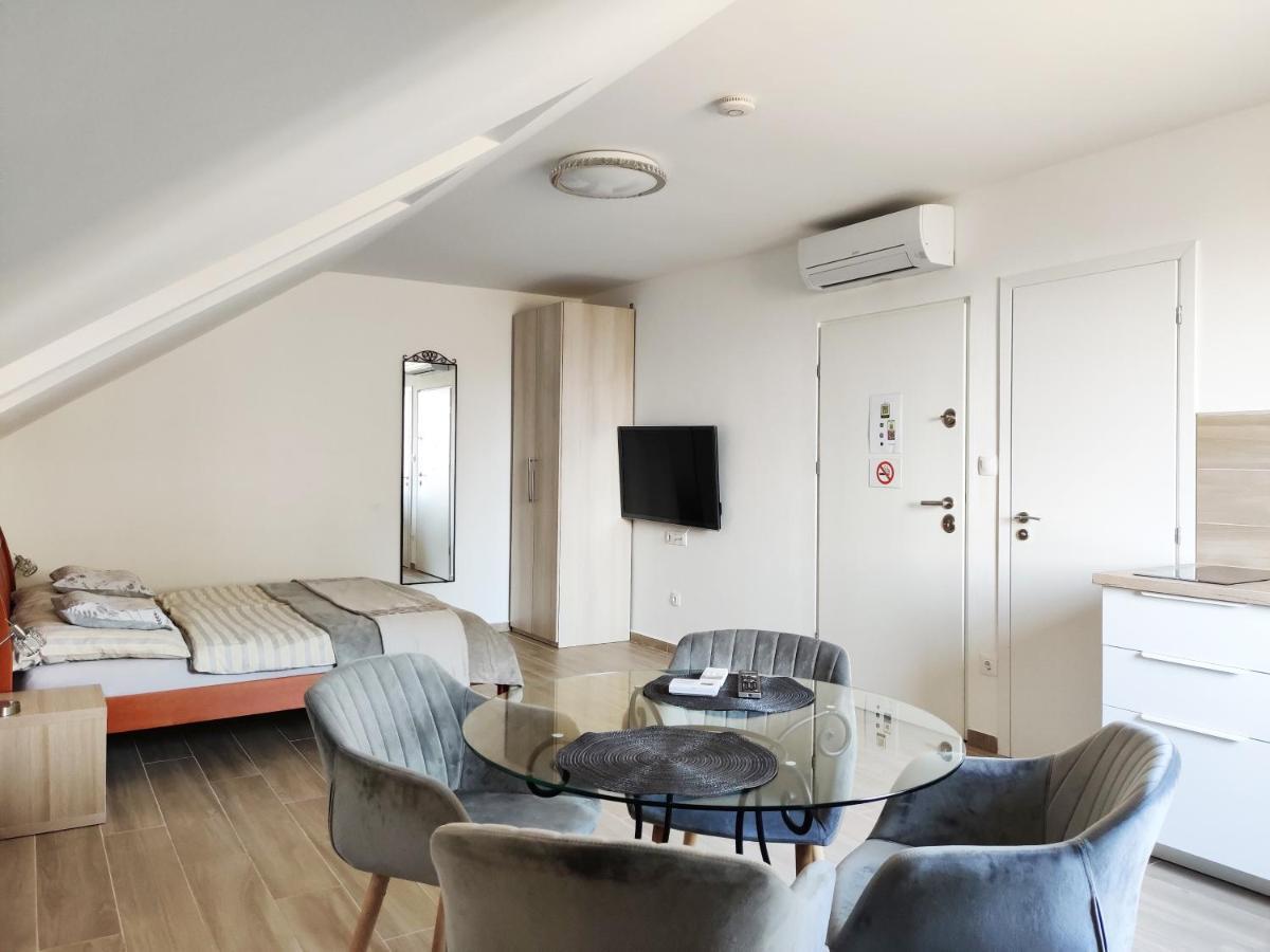 Dali Apartment سنتيندري المظهر الخارجي الصورة