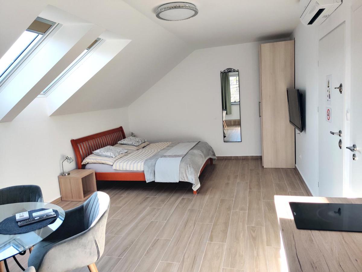 Dali Apartment سنتيندري المظهر الخارجي الصورة
