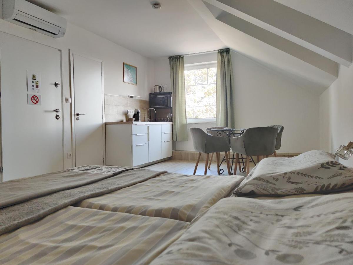 Dali Apartment سنتيندري المظهر الخارجي الصورة