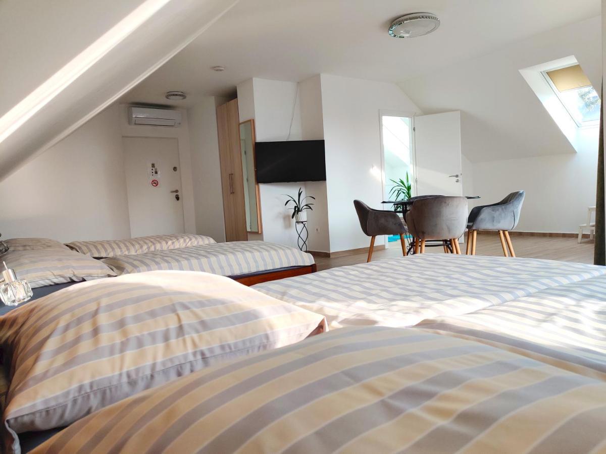 Dali Apartment سنتيندري المظهر الخارجي الصورة