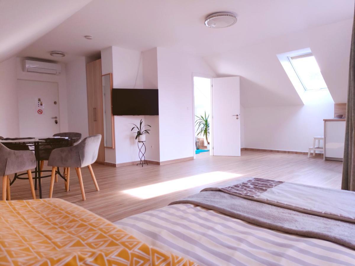 Dali Apartment سنتيندري المظهر الخارجي الصورة